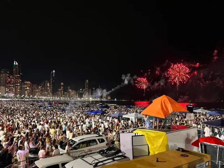 Mais de 1 milhão de pessoas acompanham Réveillon em Balneário Camboriú