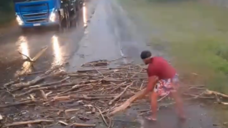 Caminhoneiro de SC dá exemplo no Maranhão durante tempestade