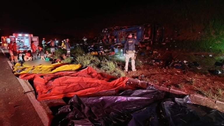 ‘Fugindo do desemprego’: seis maranhenses morrem após ônibus com destino a SC capotar