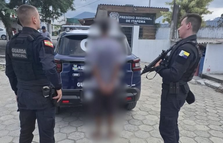 Foragido da Justiça é capturado com fios de cobre durante patrulhamento em Itapema