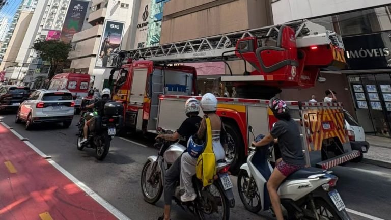 Homem cai de prédio durante trabalho e mobiliza SAMU e Bombeiros em BC