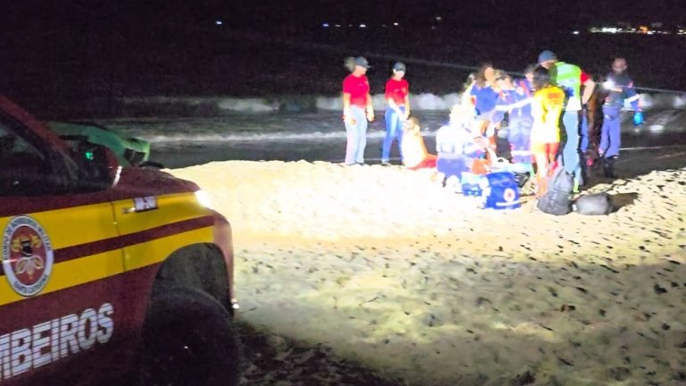 Homem morre após se afogar na Praia da Armação, em Penha