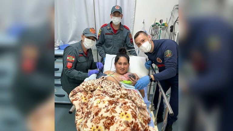 Bebê chega ao mundo dentro de casa com ajuda de bombeiros no interior de SC