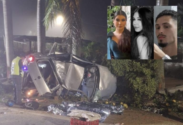 Três jovens mortos em segundos: Gol sai da pista, roda e se despedaça contra poste em SC