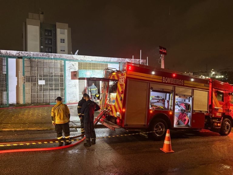 Princípio de incêndio atinge arquivo da Comcap em Florianópolis