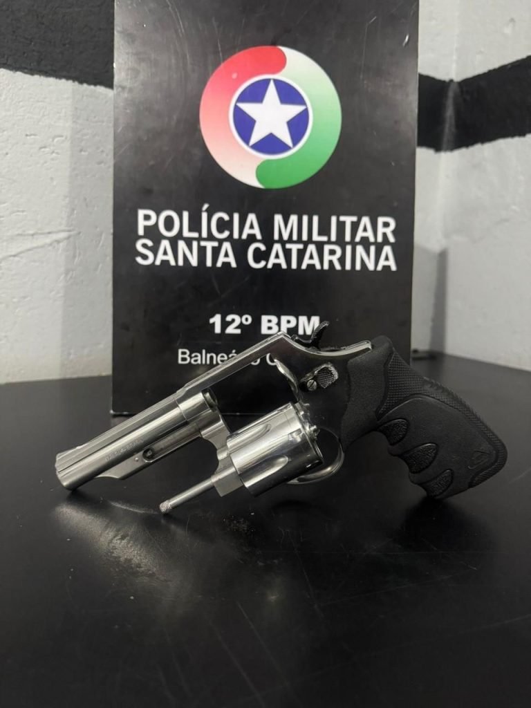 Homem é baleado após luta corporal com adolescente no bairro Rio Pequeno, em Camboriú
