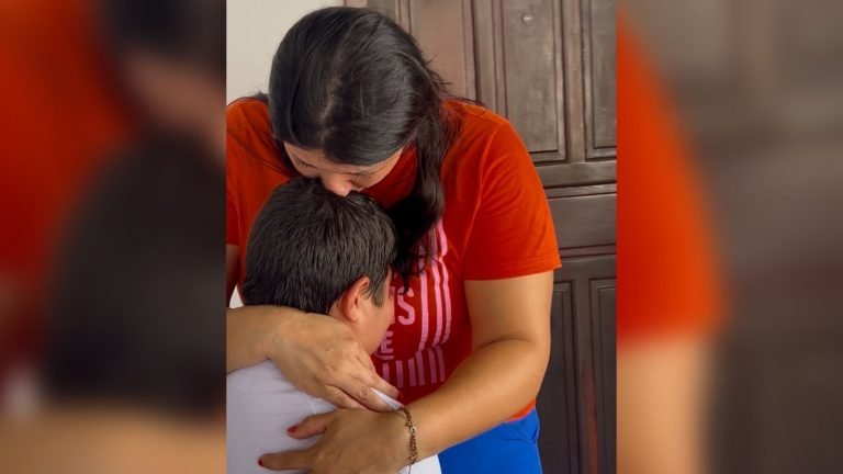 Mulher persegue criança e mãe se emociona ao reencontrar o filho em SC