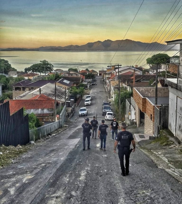 Estudante universitário é alvo de operação por apologia ao nazismo em Santa Catarina