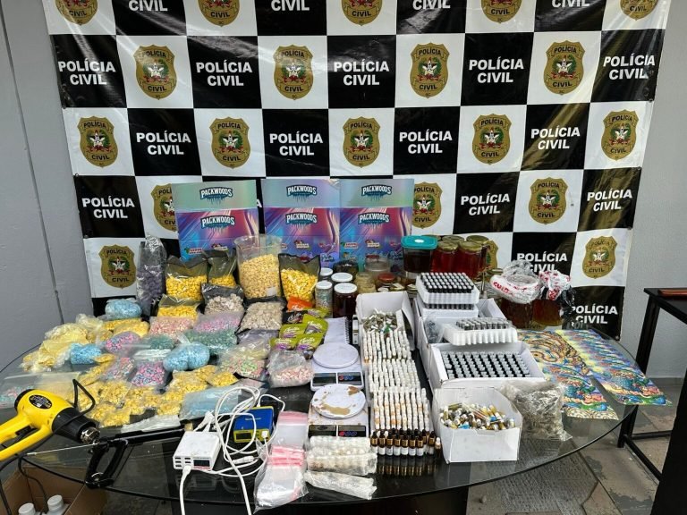 Polícia encontra laboratório de cigarros eletrônicos com THC e apreende drogas em operação no Litoral Norte