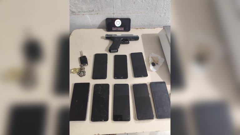 PM prende trio após roubo e apreende simulacro de arma em Porto Belo