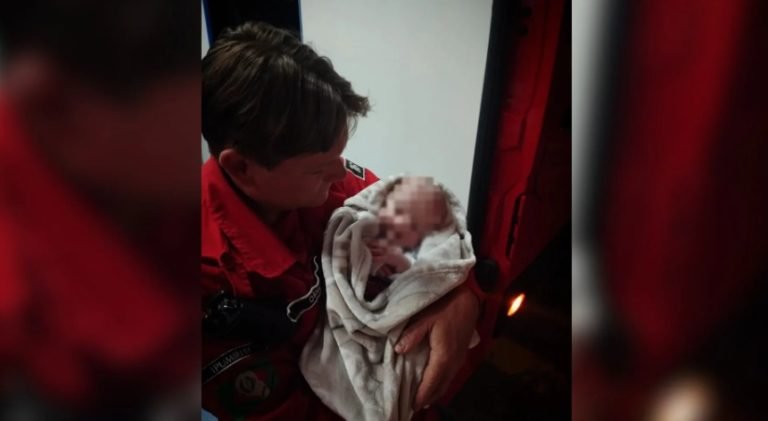 ‘Socorro por telefone’: bombeiros orientam família e salvam bebê de 33 dias engasgado em SC