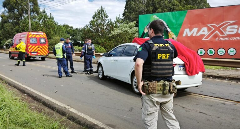 ‘Foi parar no teto do carro’: motociclista invade contramão, bate de frente em carro e morre no Oeste de SC